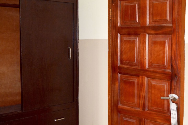 Room 4 of 50