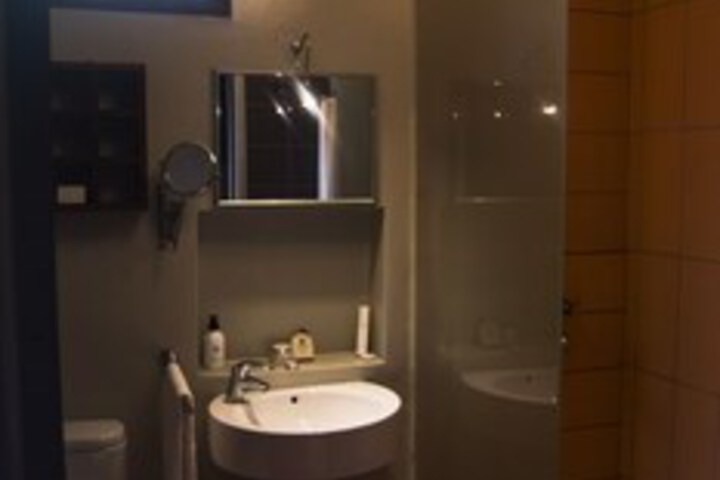 Room 7 of 33