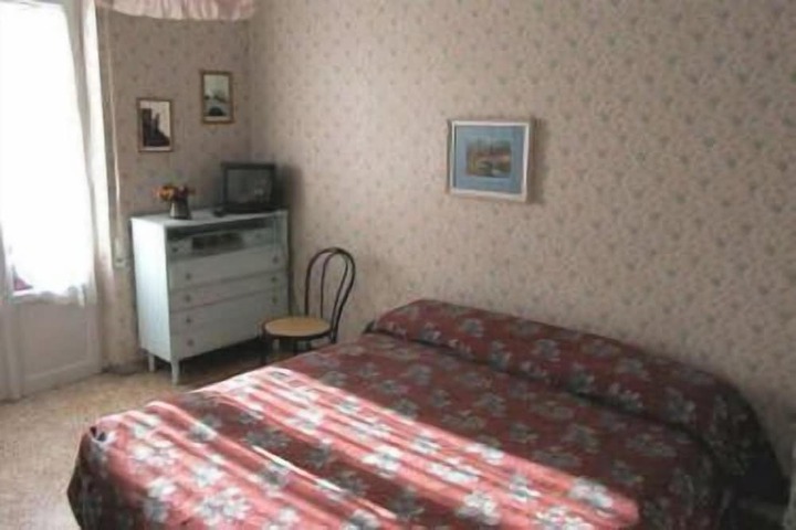 Room 3 of 14