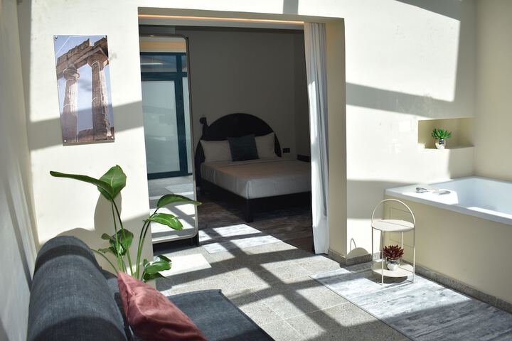 Room 32 of 67