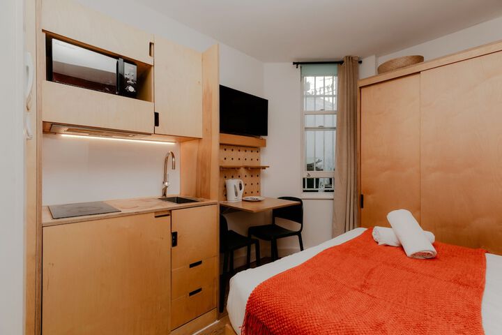 Room 12 of 28
