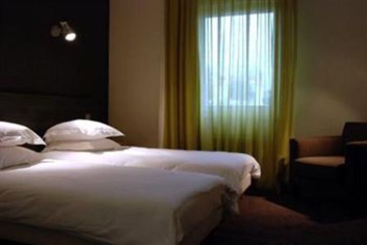 Room 22 of 35