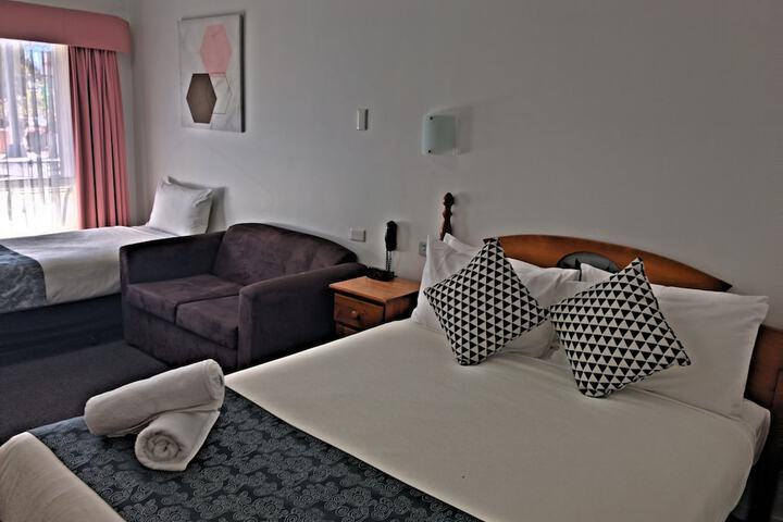 Room 12 of 32
