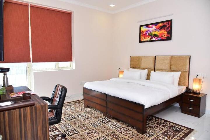 Room 4 of 11