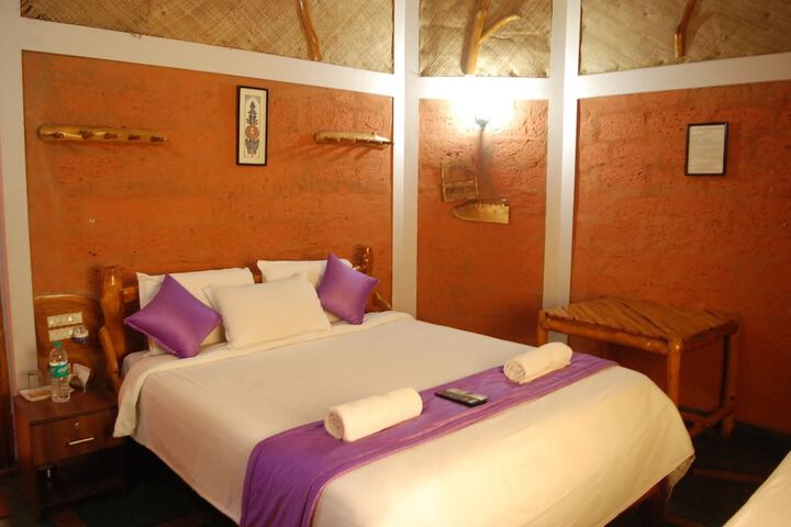 Room 8 of 11