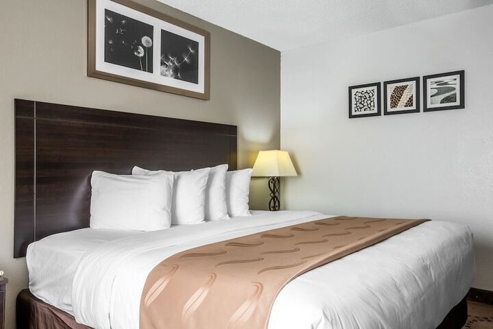 1 King Bed (12 of 21)
