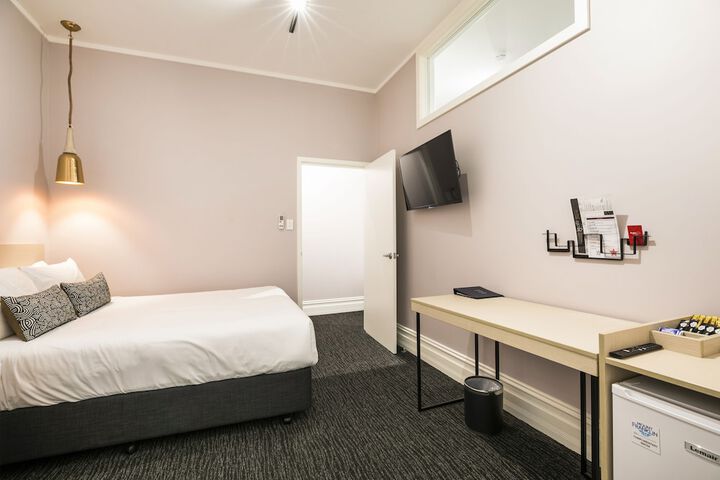 Room 27 of 61