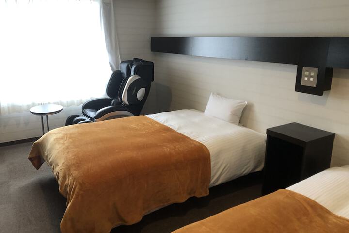 Room 18 of 77
