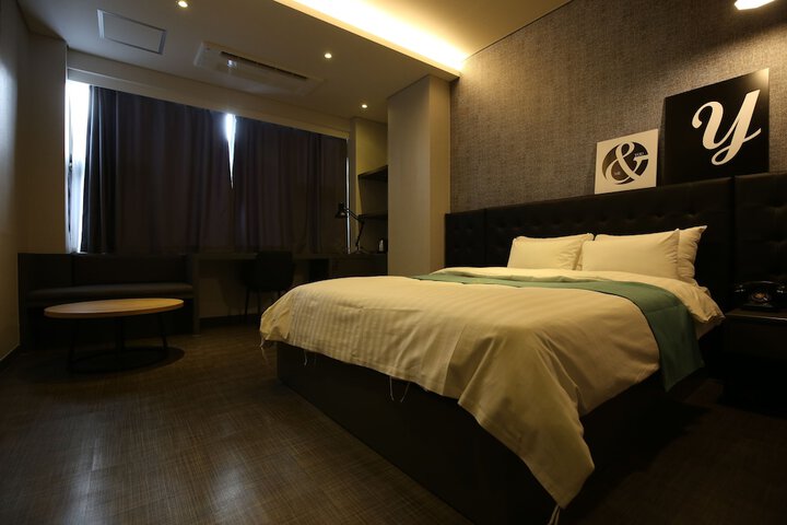 Room 8 of 13