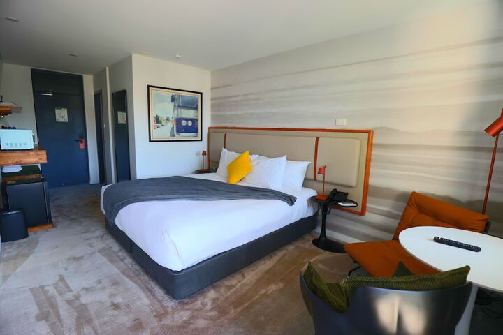 Room 11 of 60