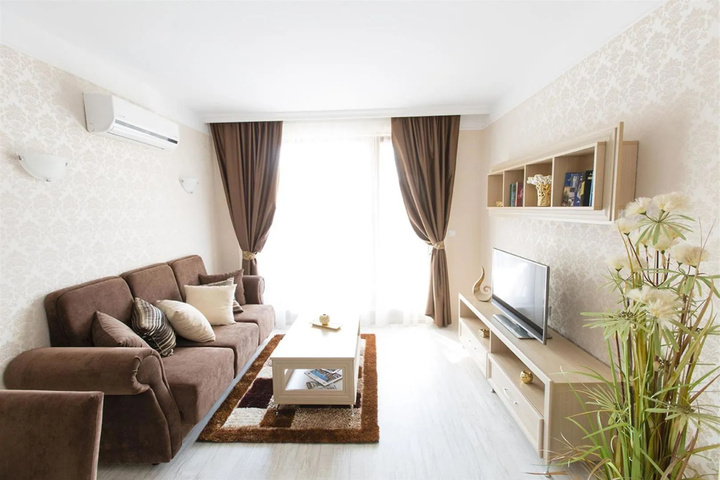 Room 4 of 18