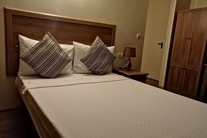 Room 6 of 38