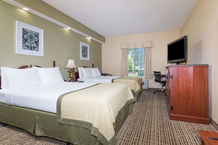2 Double Beds Accessible Room (2 of 8)