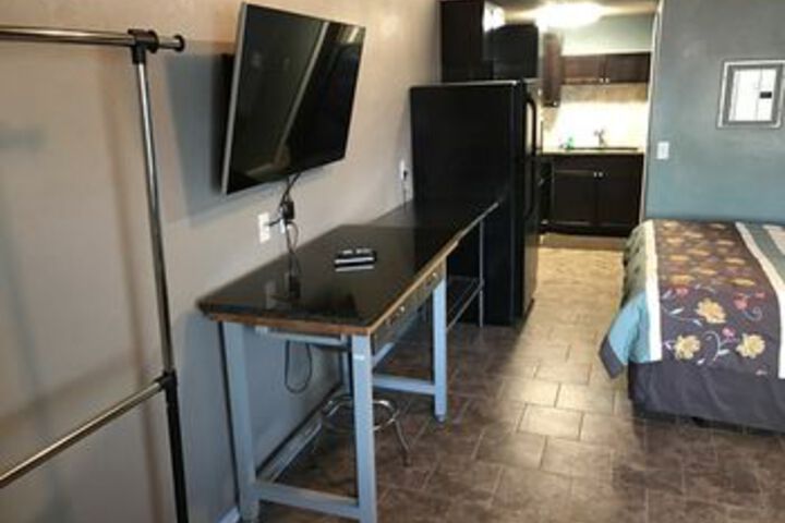 Room 10 of 14