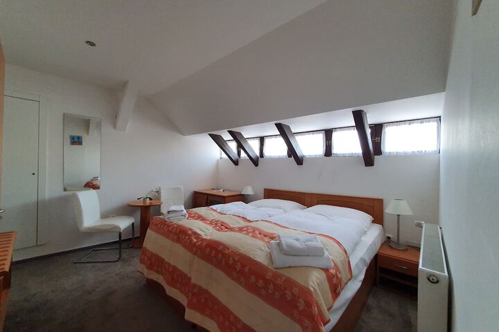 Room 195 of 324