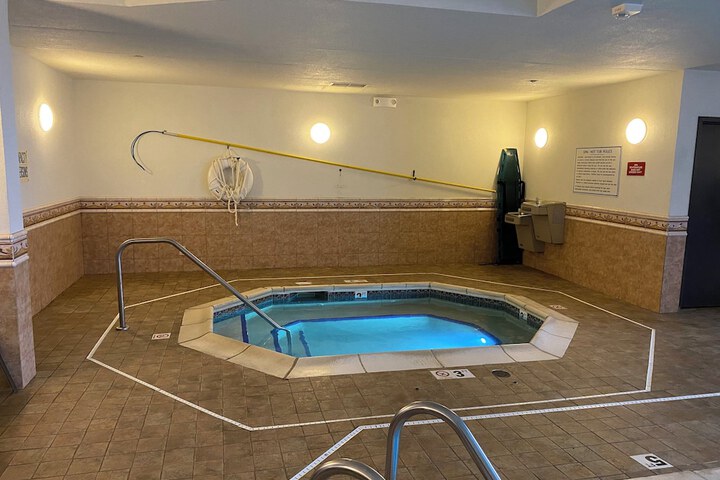 Pool 17 of 33