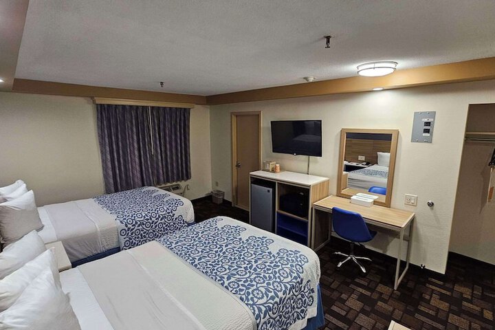 2 Double Beds (4 of 14)