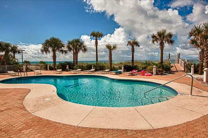 Hotel Pool