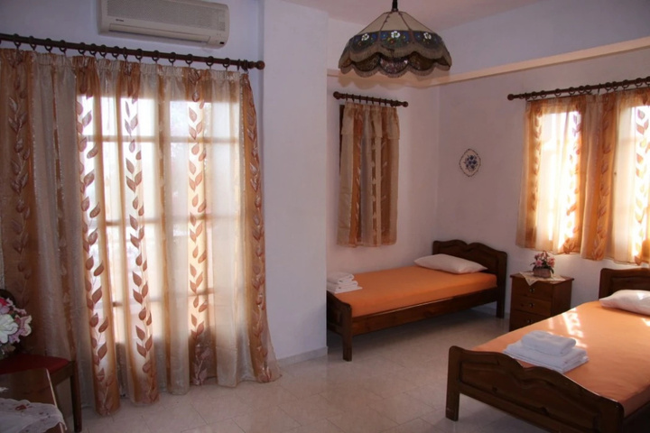 Room 4 of 11