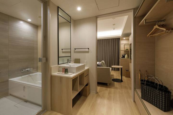 Room 16 of 121