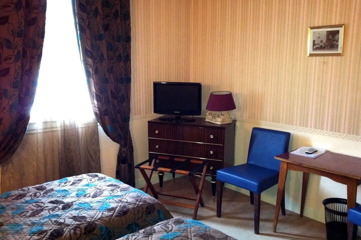Room 6 of 63