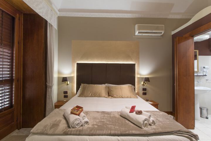 Room 4 of 41