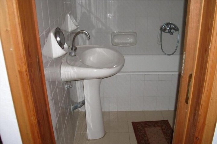 Room 9 of 35