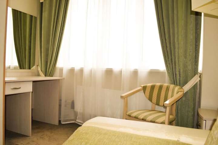 Room 13 of 34