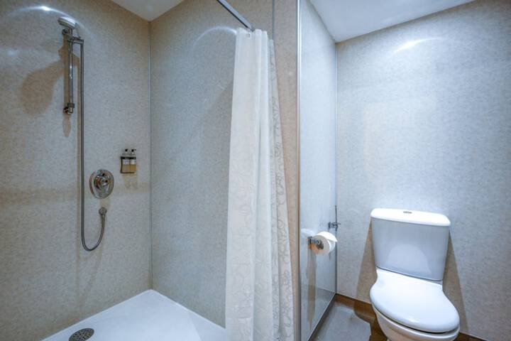 Room 15 of 46