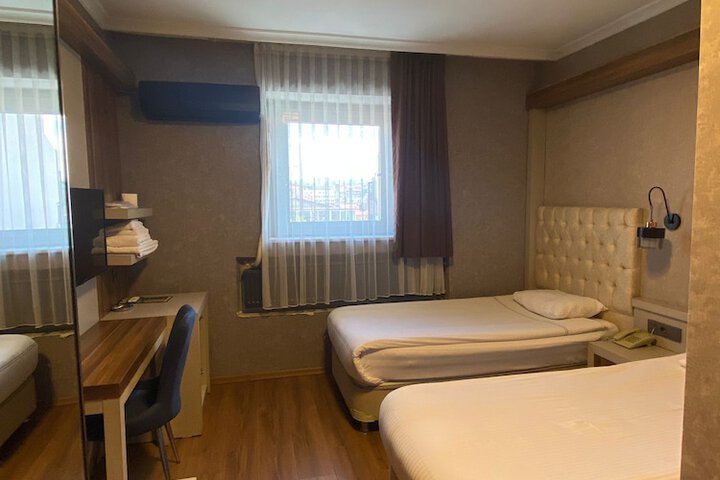 Room 19 of 34