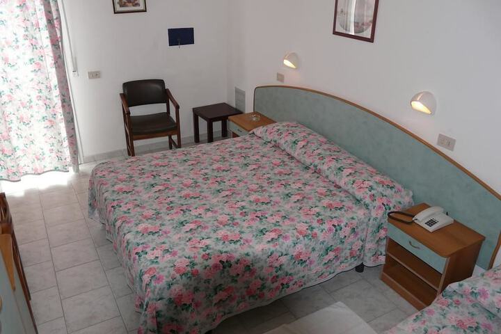 Room 4 of 35