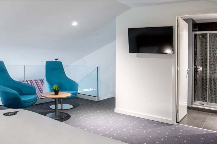 Room 32 of 48