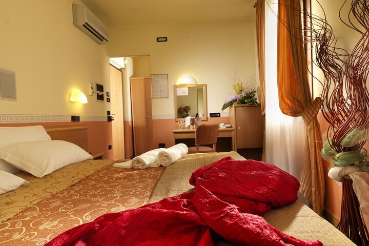 Room 10 of 52