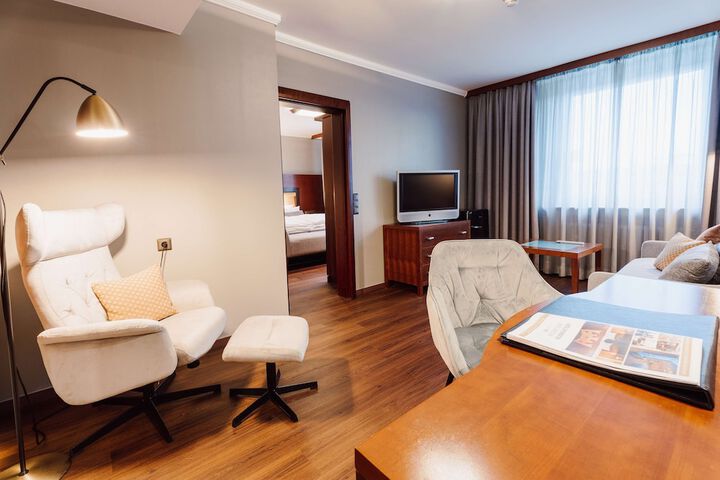 Room 46 of 102