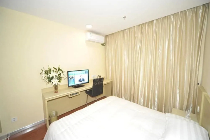 Room 7 of 8
