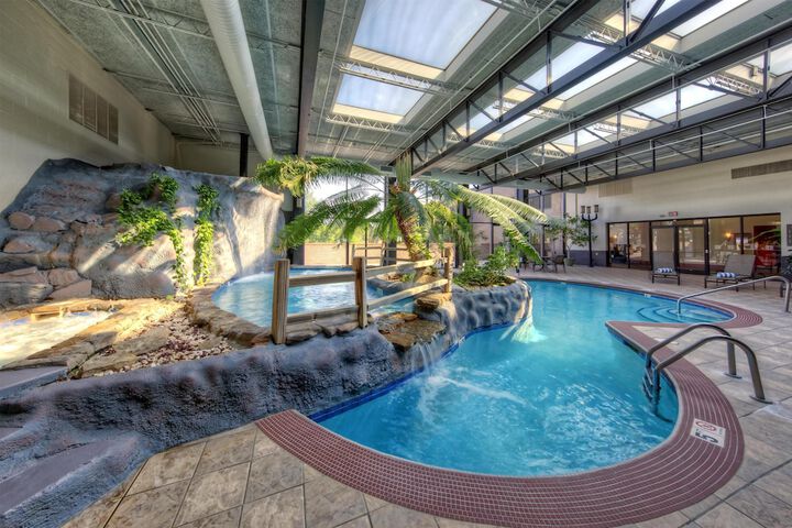 Pool Hotel