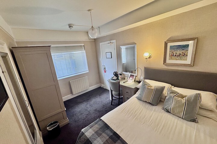 Room 34 of 85