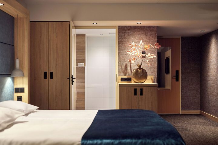 Room 5 of 33