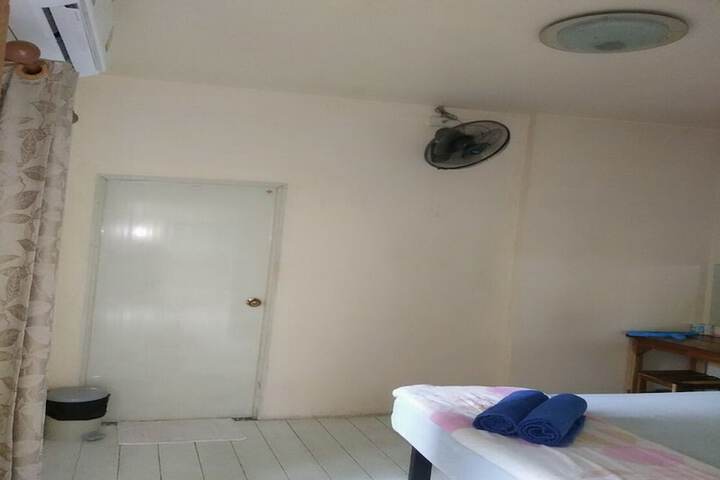 Room 17 of 43