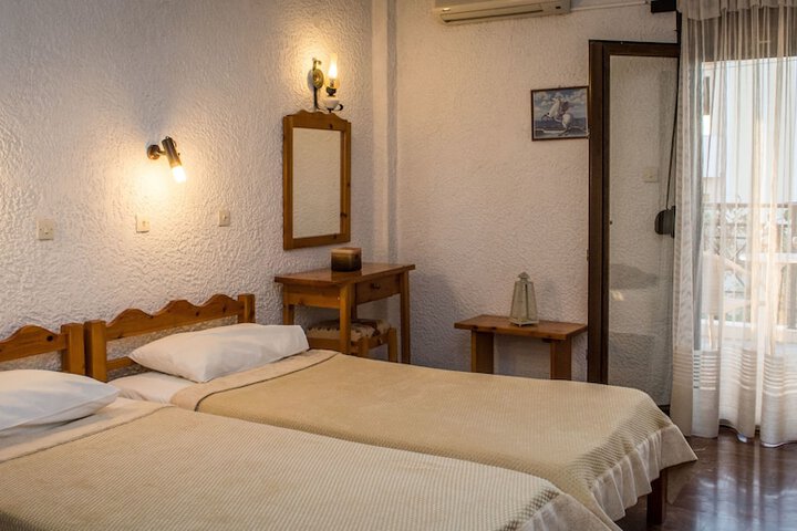 Room 6 of 28