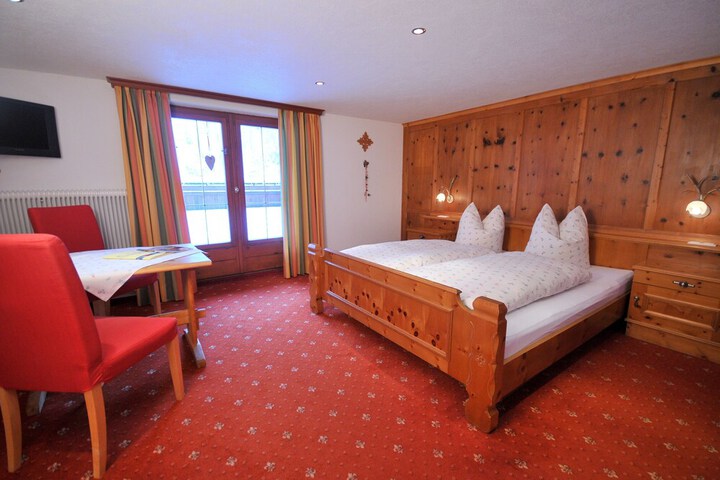 Room 9 of 36