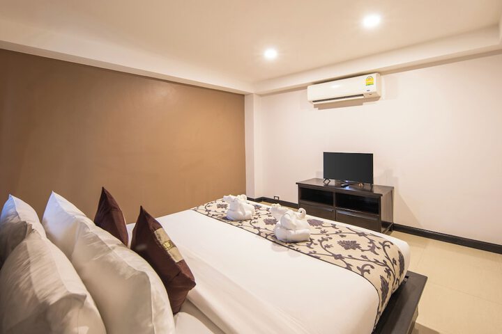 Room 83 of 179