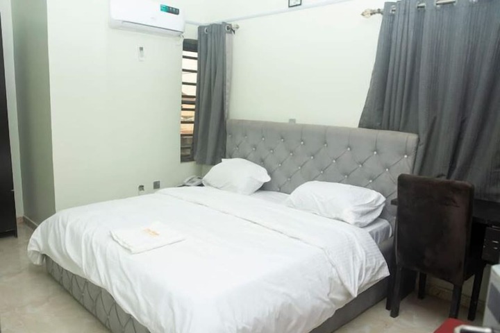 Room 10 of 47