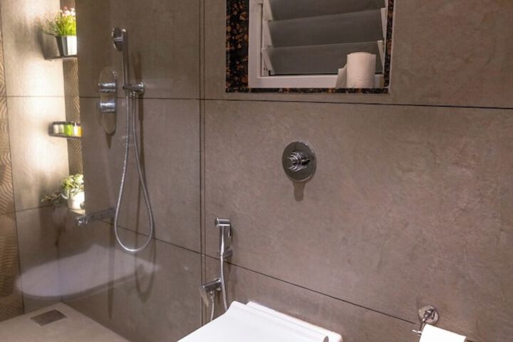 Room 70 of 83