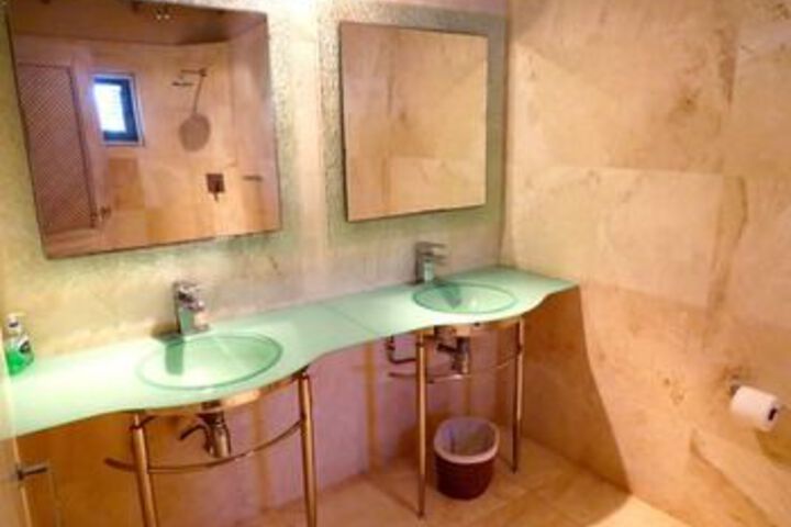 Room 4 of 22
