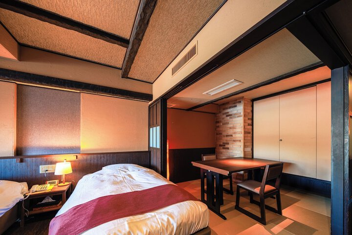 Room 27 of 73
