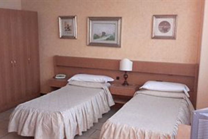 Room 3 of 14