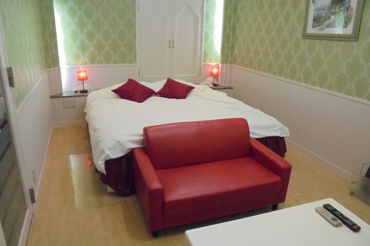 Room 7 of 34
