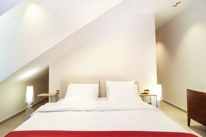 Room 4 of 41