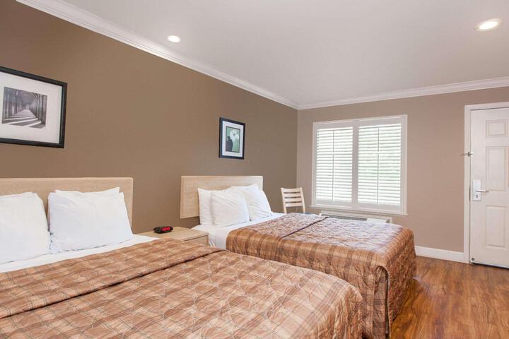 1 Queen Bed (1 of 22)